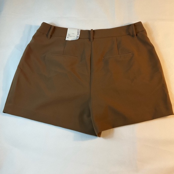 Nine West Women’s Pleat Front High Waisted Shorts Brown Size 16 - Picture 4 of 6
